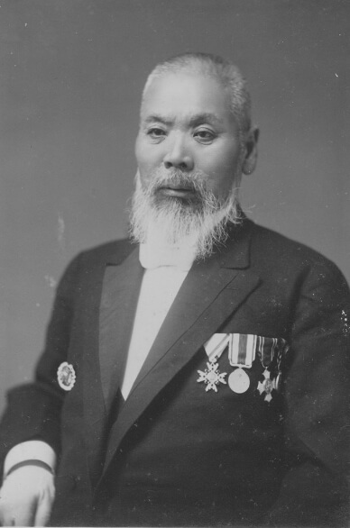 初代校長・佐藤範雄の写真